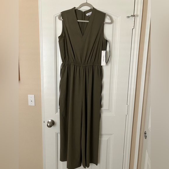 NWT Calvin Klein Sleeveless V-Neck Cinched Waist Pocketed Crop Wide Leg … - Picture 1 of 8